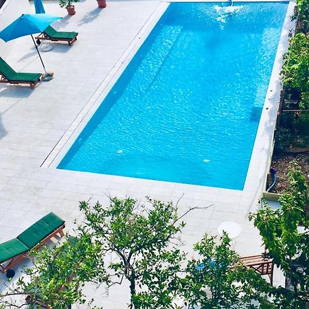 Eco-Friendly Estate I Aparthotel Primosten Exterior photo