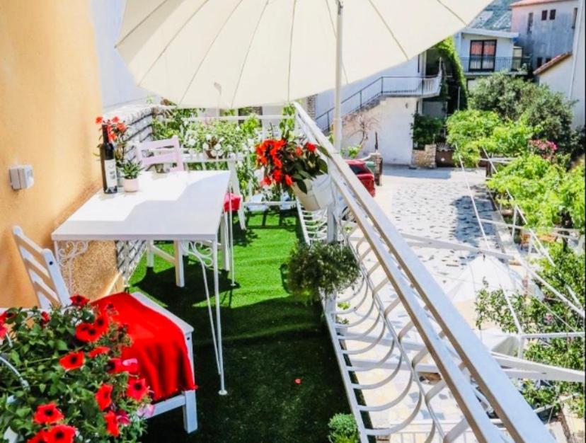Eco-Friendly Estate I Aparthotel Primosten Exterior photo