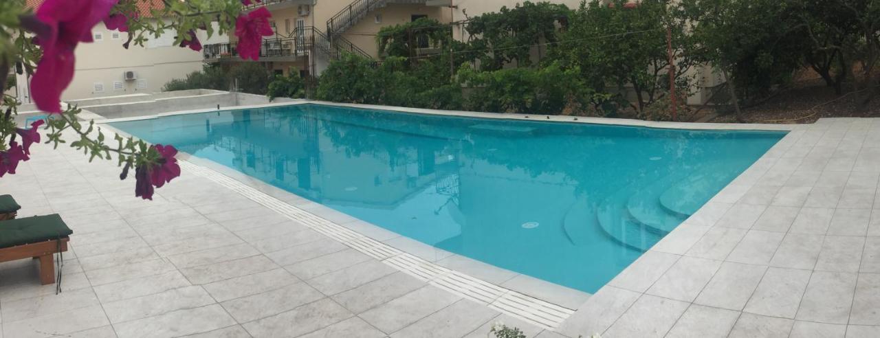 Eco-Friendly Estate I Aparthotel Primosten Exterior photo